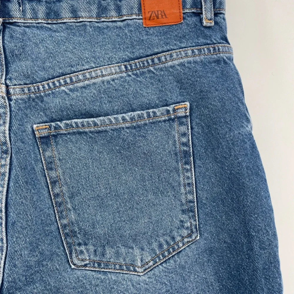 Zara Straight‎ Leg Jeans Womens 12 Blue High Rise Raw Hem Relaxed